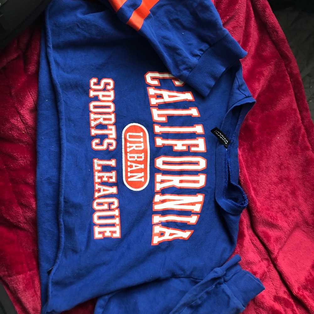 graphic cropped long sleeve